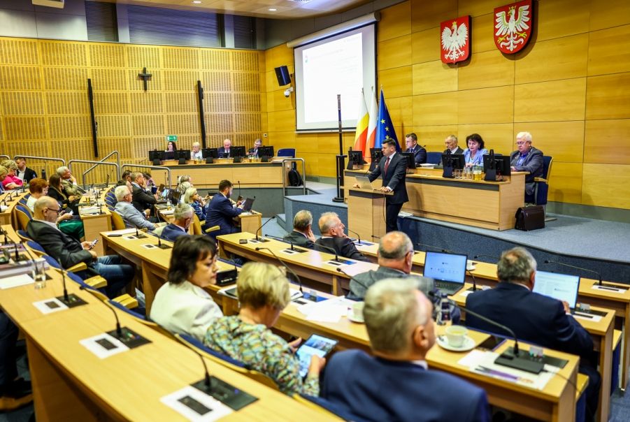 Przejdź do: Wotum zaufania i absolutorium dla Zarządu Województwa Małopolskiego