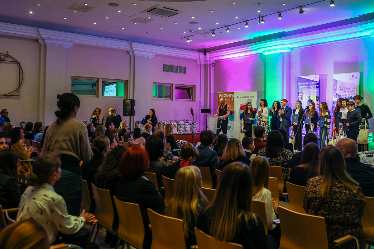nagrodzone dzieci i młodzież na scenie 