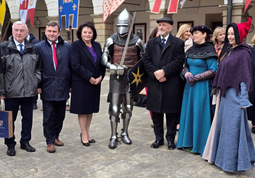 Delegacja z rycerzami.