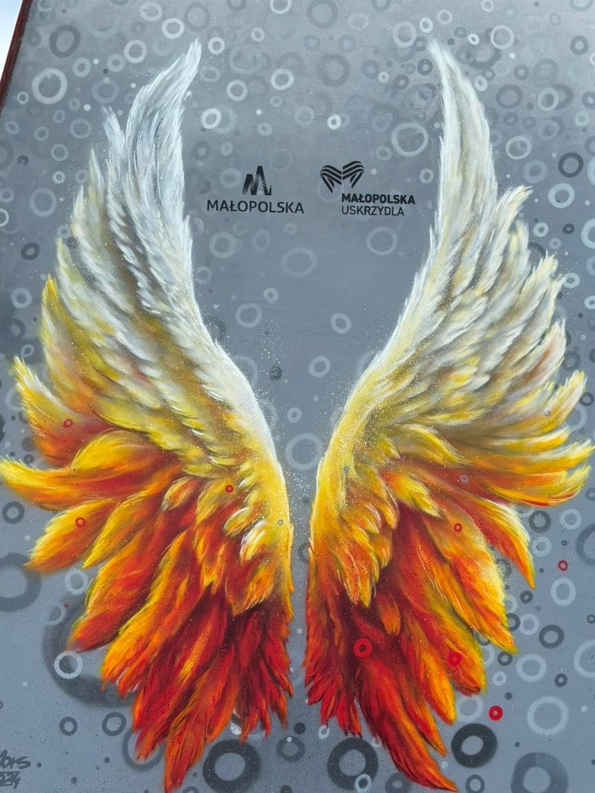 Skrzydlaty mural w Pobiedniku