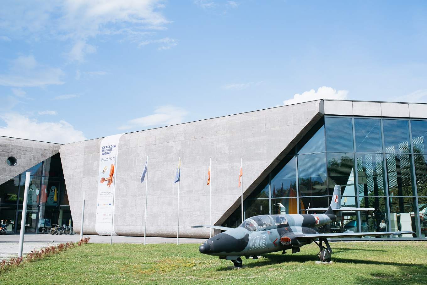 Na zdjęciu budynek Muzeum Lotnictwa Polskiego w Krakowie.