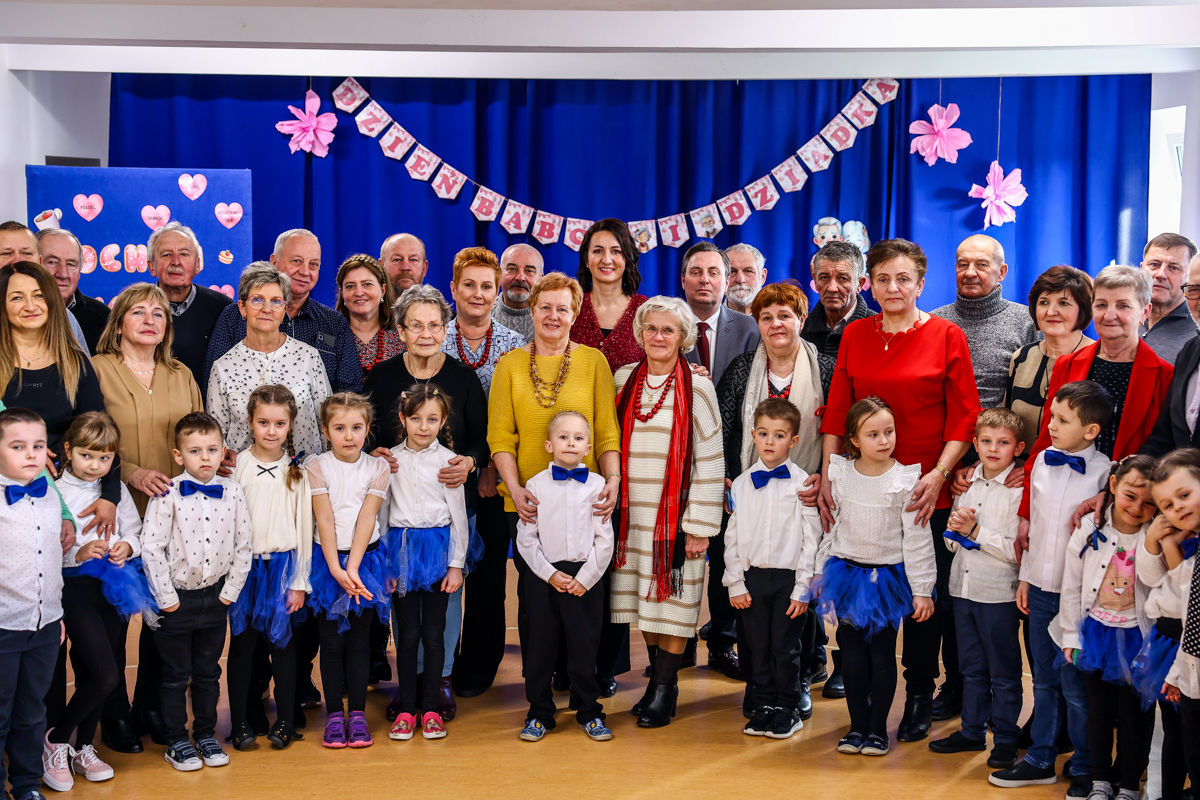 Dzień Babci i Dziadka w Szkole Podstawowej w Łoponiu 