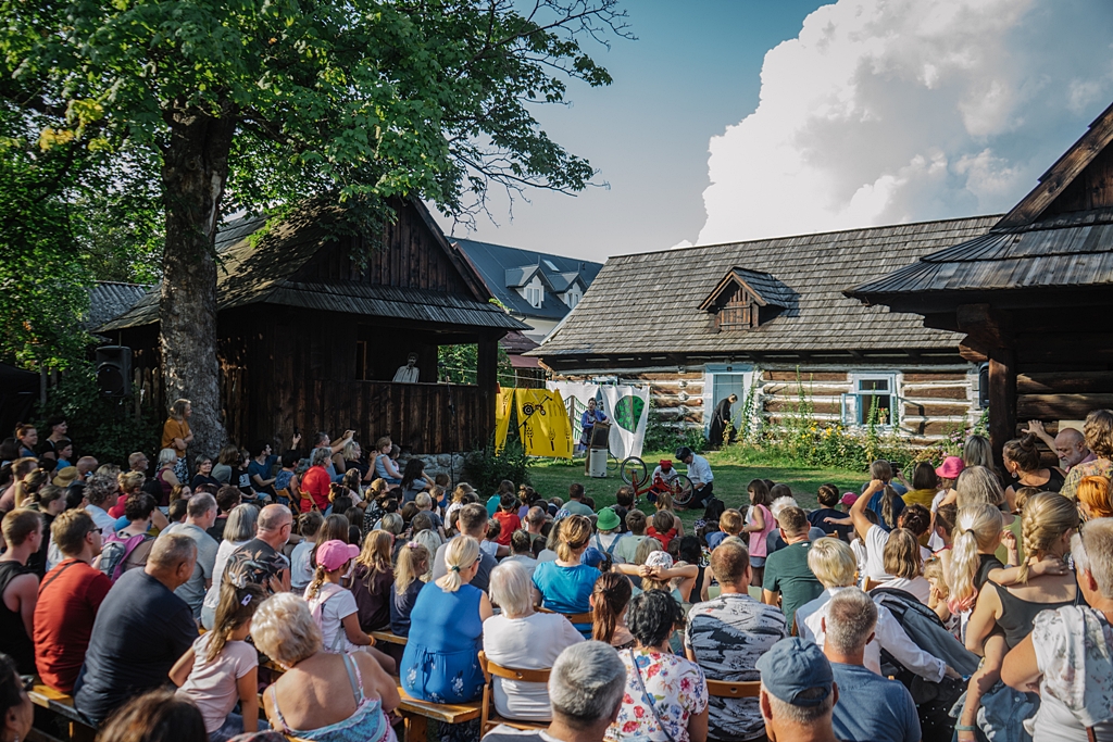 Beskid bez kitu - zdjęcie ze spektaklu