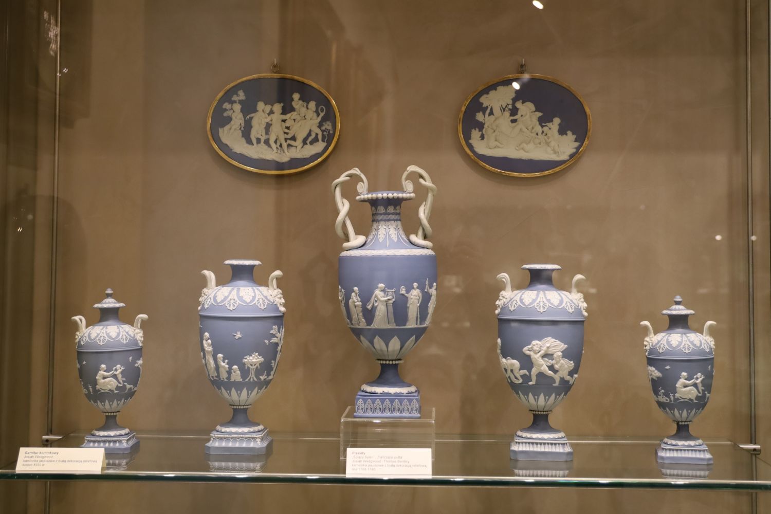 Kolekcja szkła i porcelany z byłego depozytu książąt Sanguszko